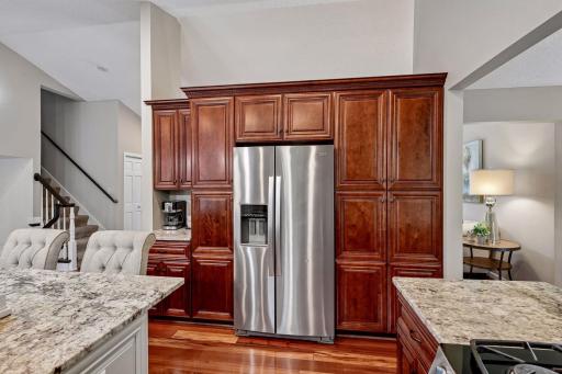 9994 Dunberry Circle, Eden Prairie, MN 55347