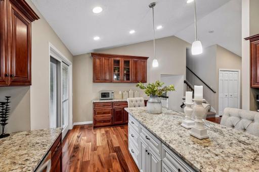 9994 Dunberry Circle, Eden Prairie, MN 55347