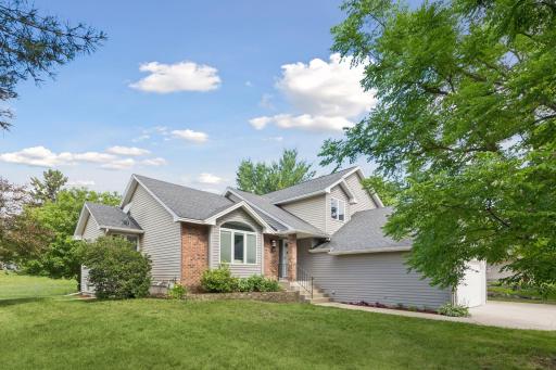 9994 Dunberry Circle, Eden Prairie, MN 55347