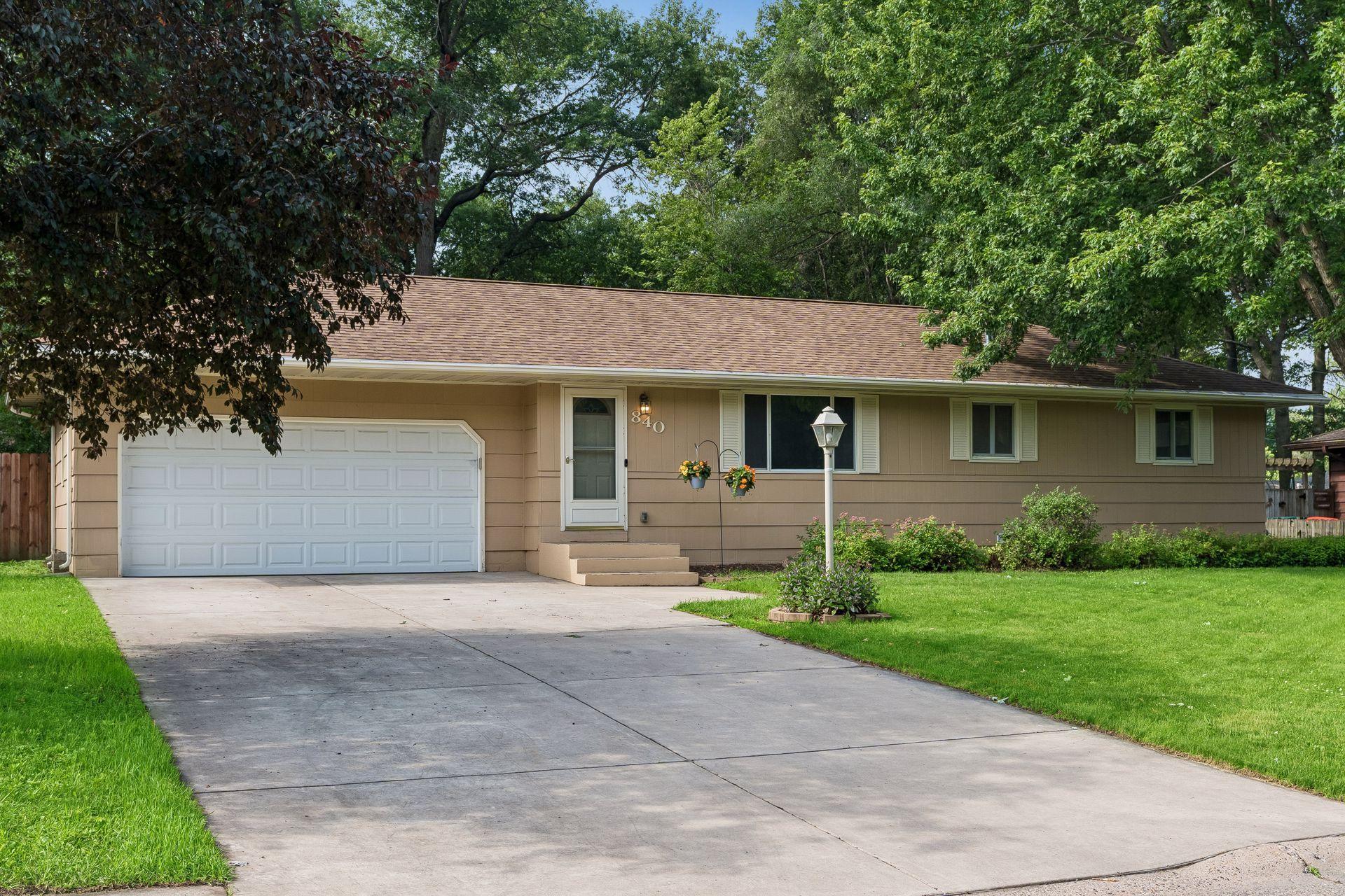 7081122