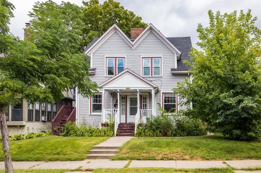 3035 Irving - a great duplex in a fabulous location!