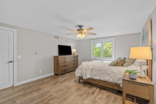 2666 Keller Parkway, Maplewood, MN 55109