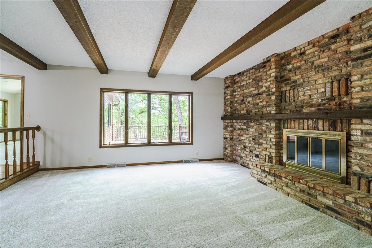 13-Living Room.jpg
