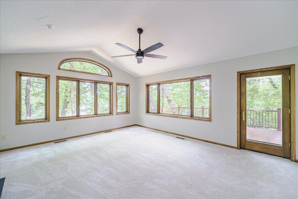 23-Sun Room.jpg