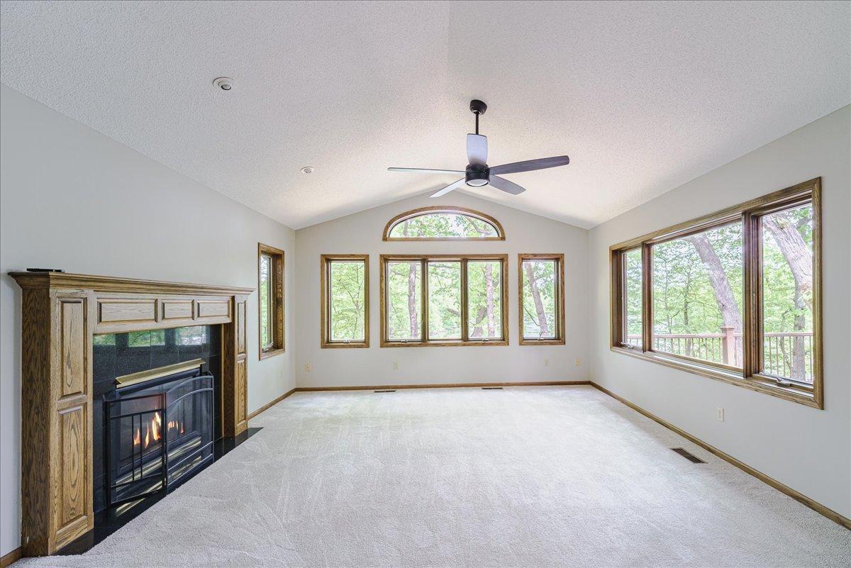 22-Sun Room.jpg