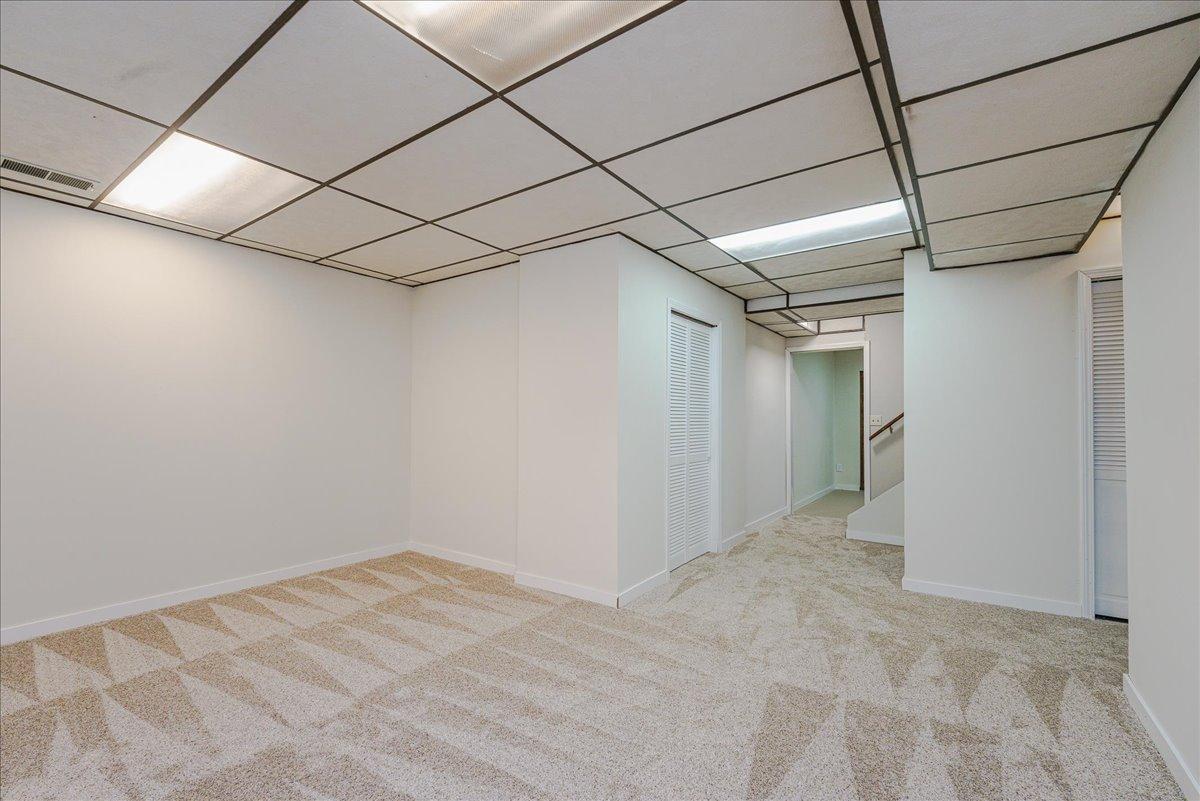 45-Office Area.jpg