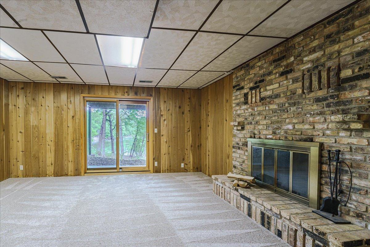 48-Family Room.jpg