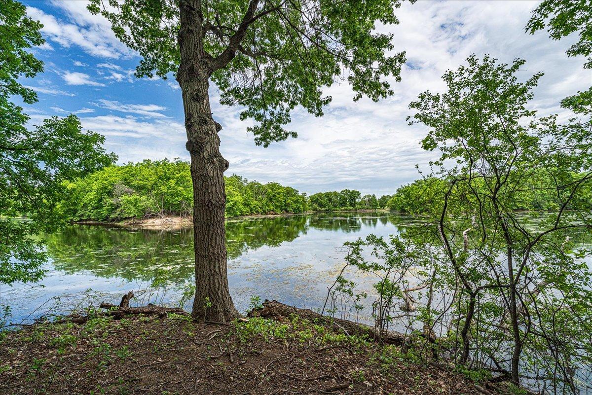 64-Lake View.jpg