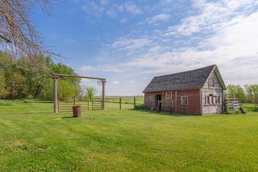 38336 US Highway 71, Windom, MN 56101