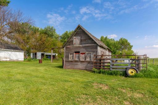 38336 US Highway 71, Windom, MN 56101