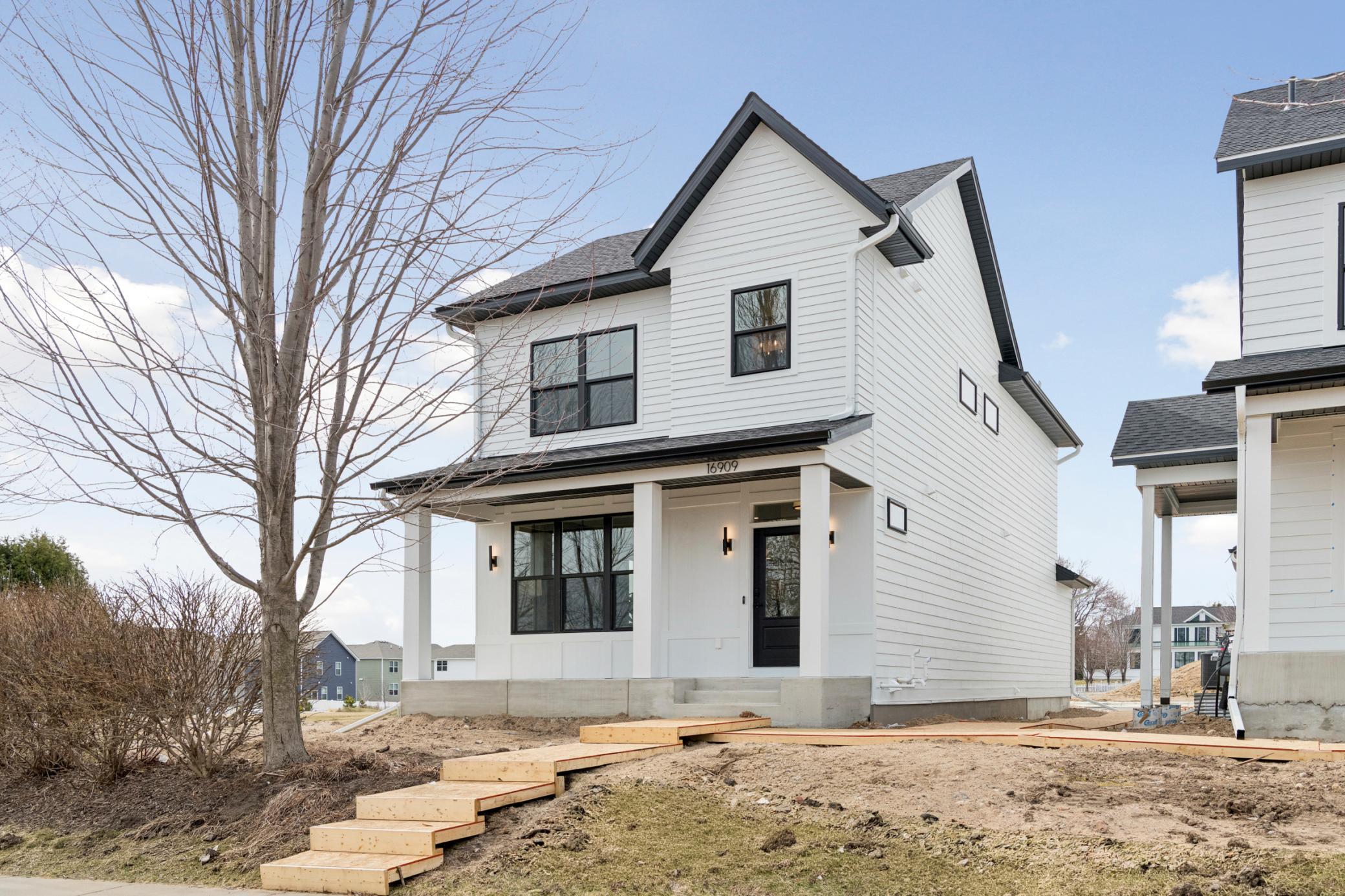 Welcome to the Everly in our new RENEW Collection of Robert Thomas Homes!
