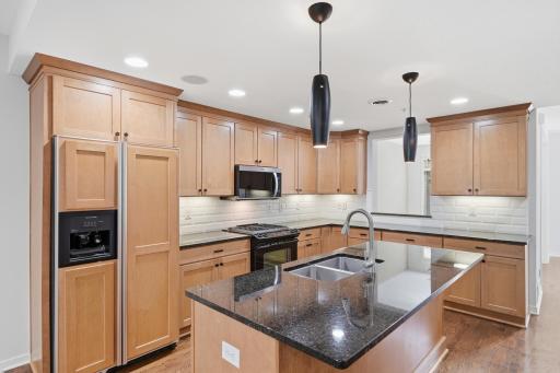 635 Willoughby Way W, Minnetonka, MN 55305
