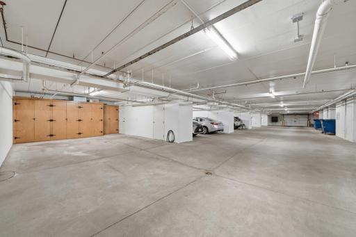 635 Willoughby Way W, Minnetonka, MN 55305
