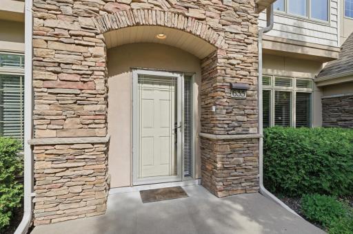 635 Willoughby Way W, Minnetonka, MN 55305