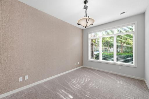 635 Willoughby Way W, Minnetonka, MN 55305