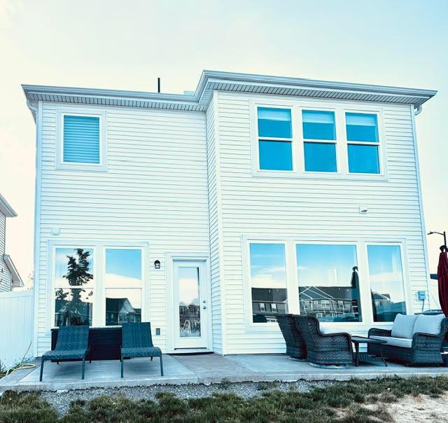 Huge windows, New fence/patio!!