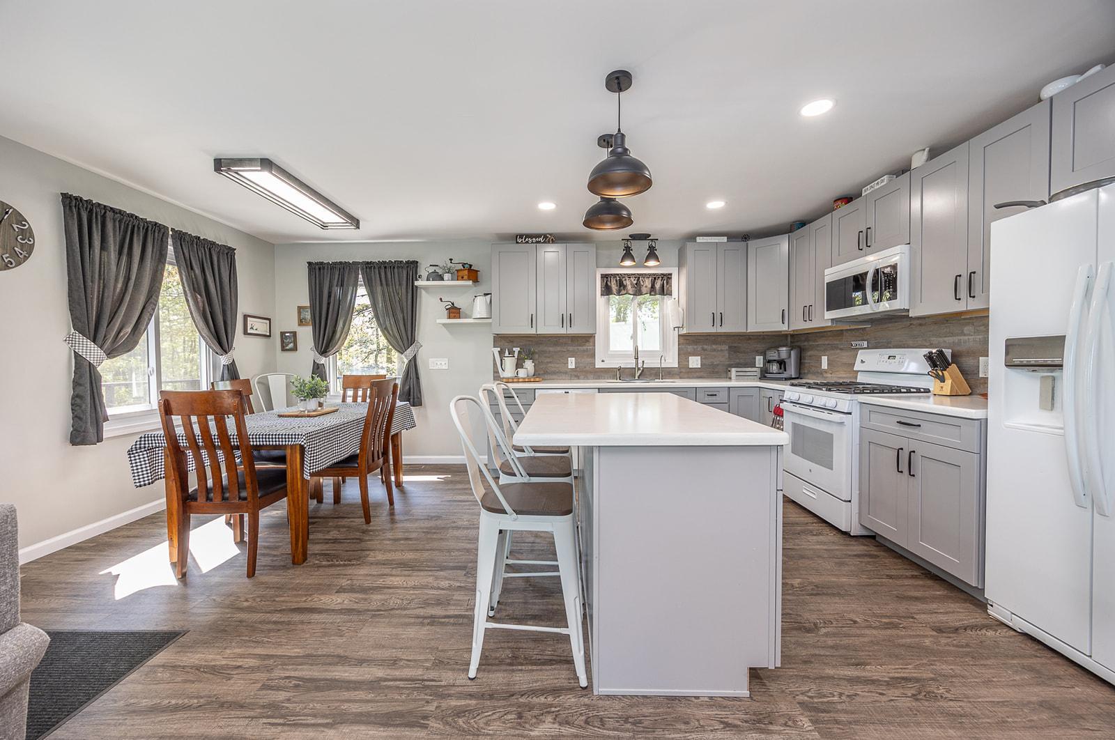 Open concept kitchen/dining