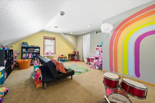 This area would be great for primary suite ... 6x10 walk-in closet in the corner.