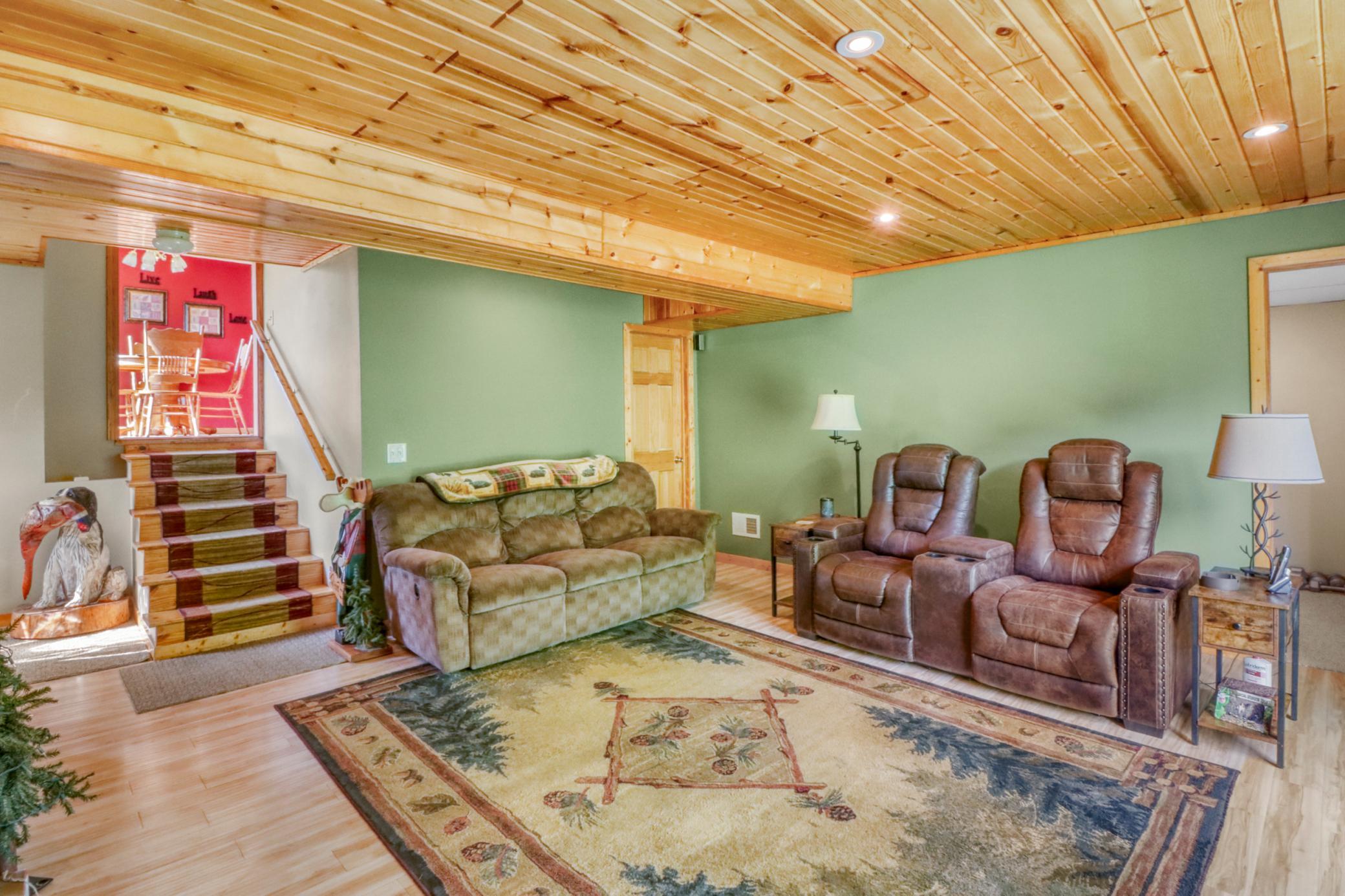 Familyroom1.JPG