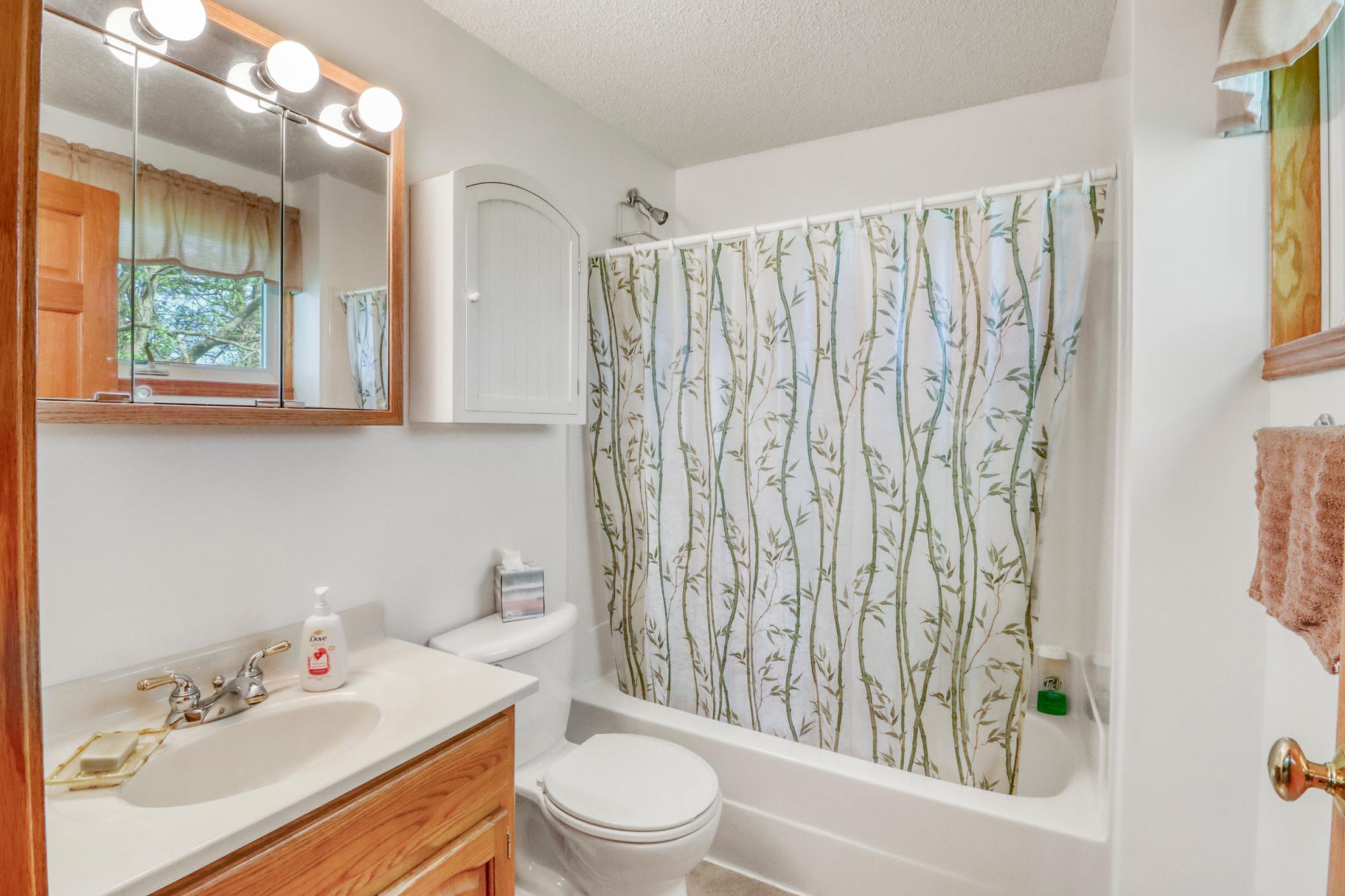 Primary Bathroom1_1 (3).JPG