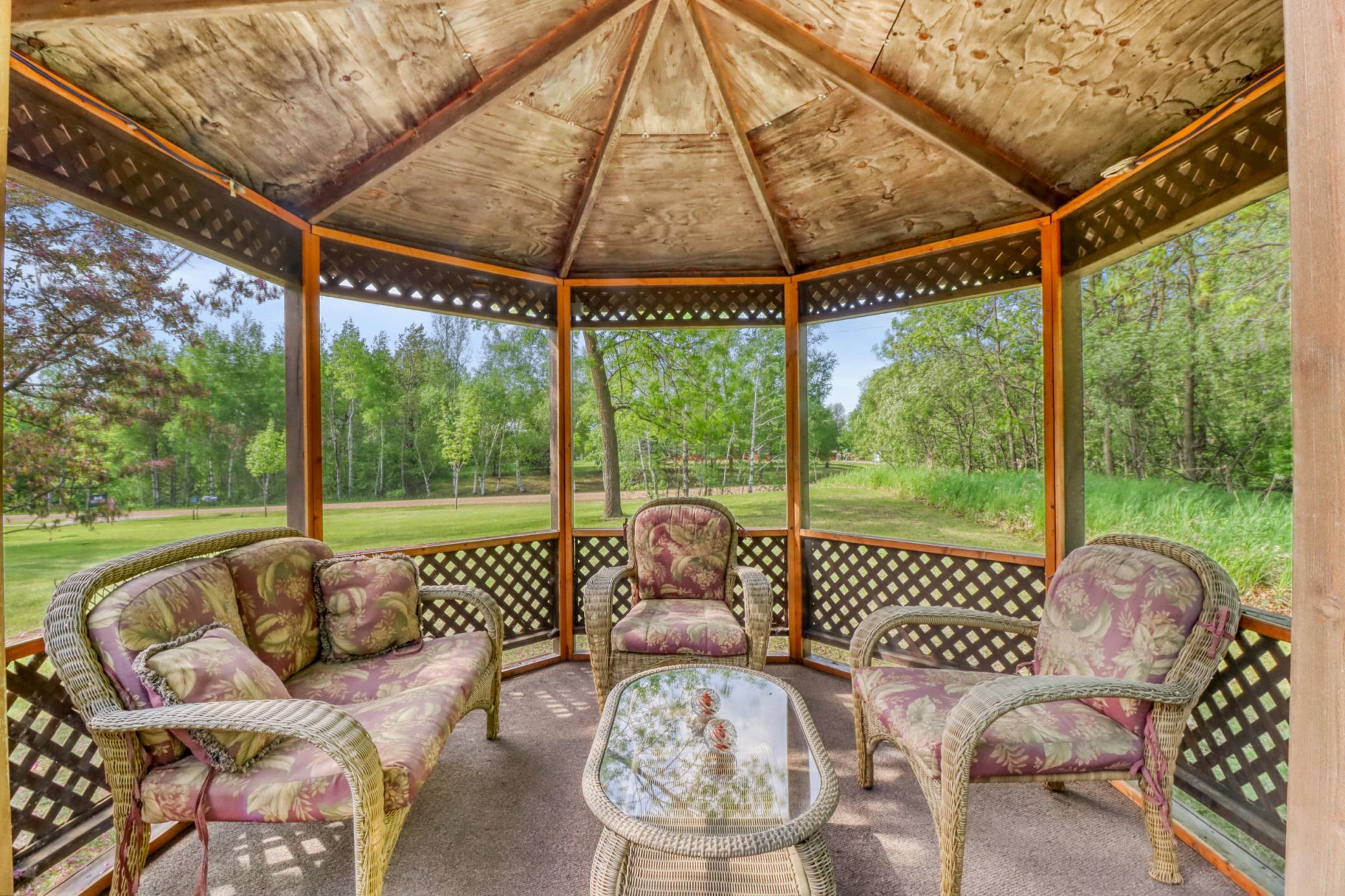 Gazebo1_1.JPG