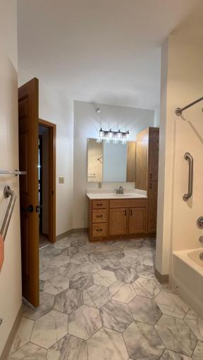 5650 Boone Avenue N, 120, Minneapolis, MN 55428