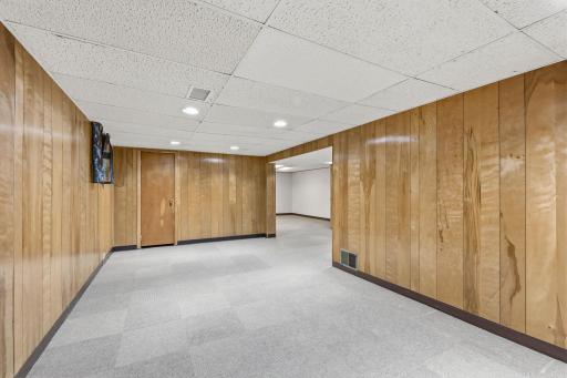 5900 Ensign Avenue N, Minneapolis, MN 55428