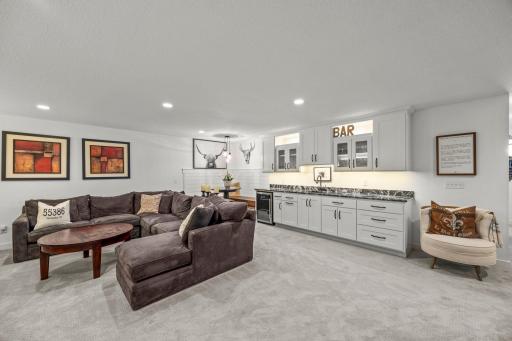 2522 Woods Drive, Victoria, MN 55386