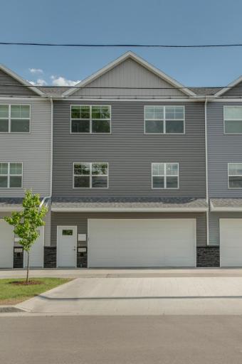 628 10th Avenue N, Fargo, ND 58102