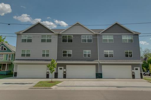 628 10th Avenue N, Fargo, ND 58102