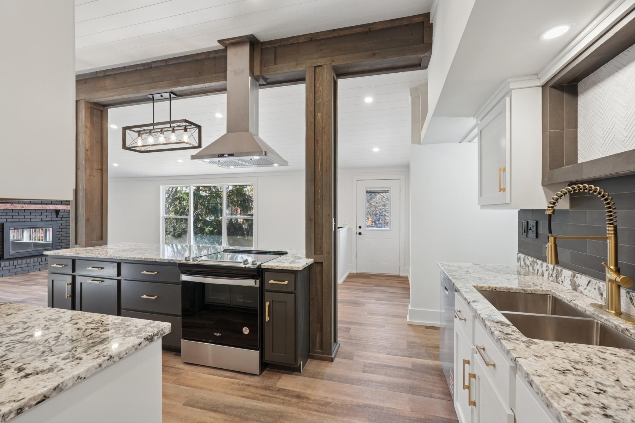 Kitchen 6.jpg