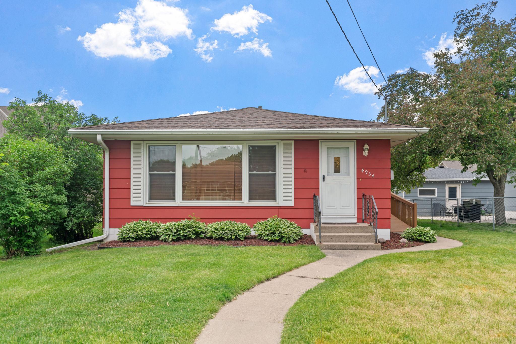 1-web-or-mls-4934 Minnesota St SE-1.jpg
