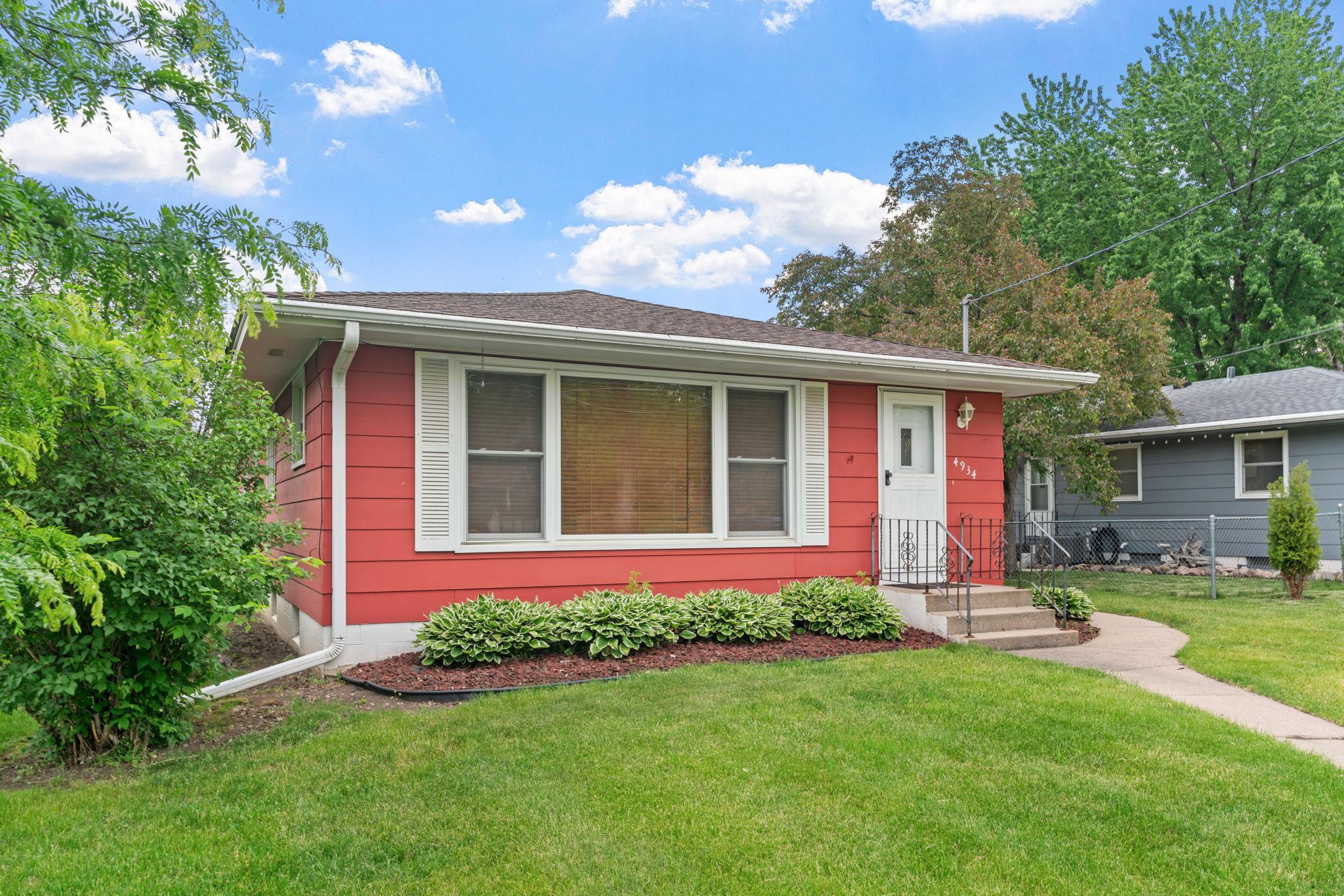 2-web-or-mls-4934 Minnesota St SE-2.jpg