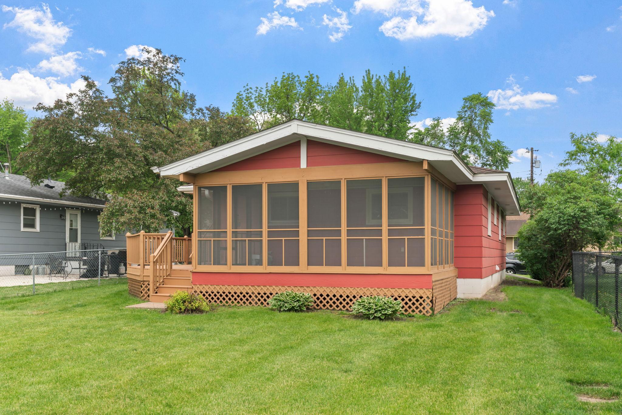 7-web-or-mls-4934 Minnesota St SE-7.jpg