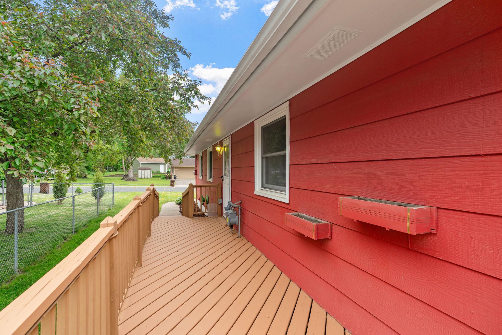 14-web-or-mls-4934 Minnesota St SE-14.jpg
