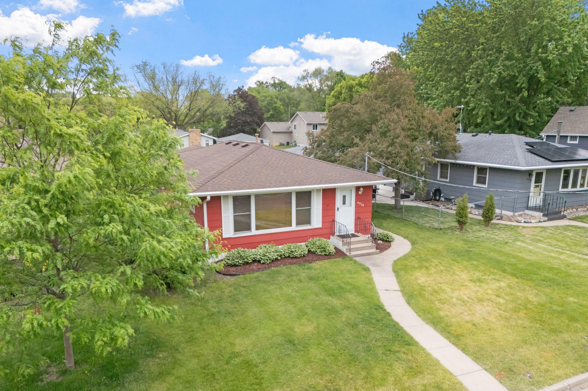 15-web-or-mls-4934 Minnesota St SE-15.jpg