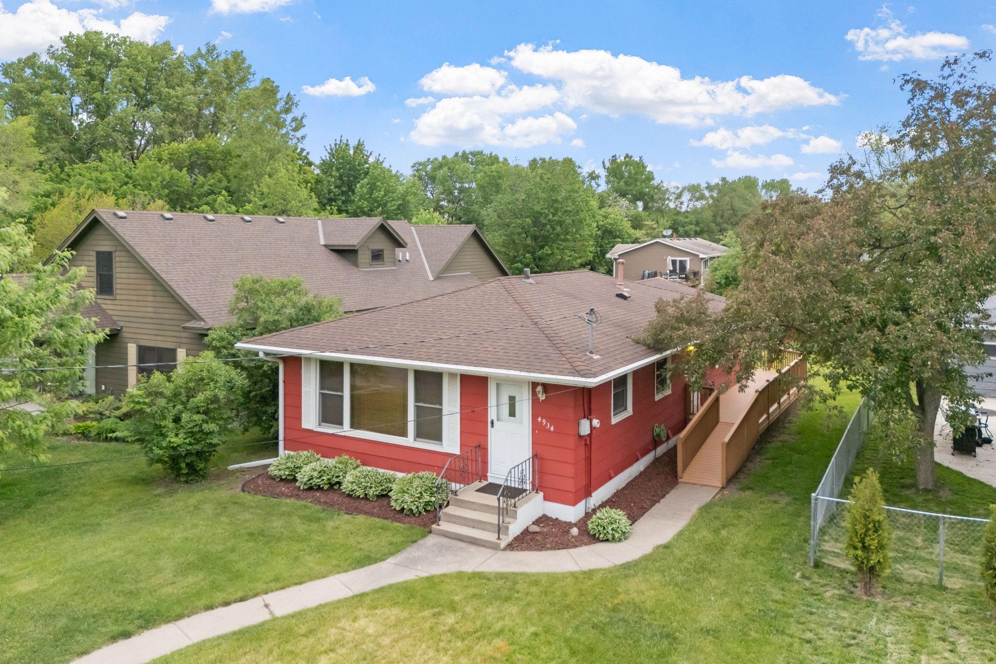 16-web-or-mls-4934 Minnesota St SE-16.jpg