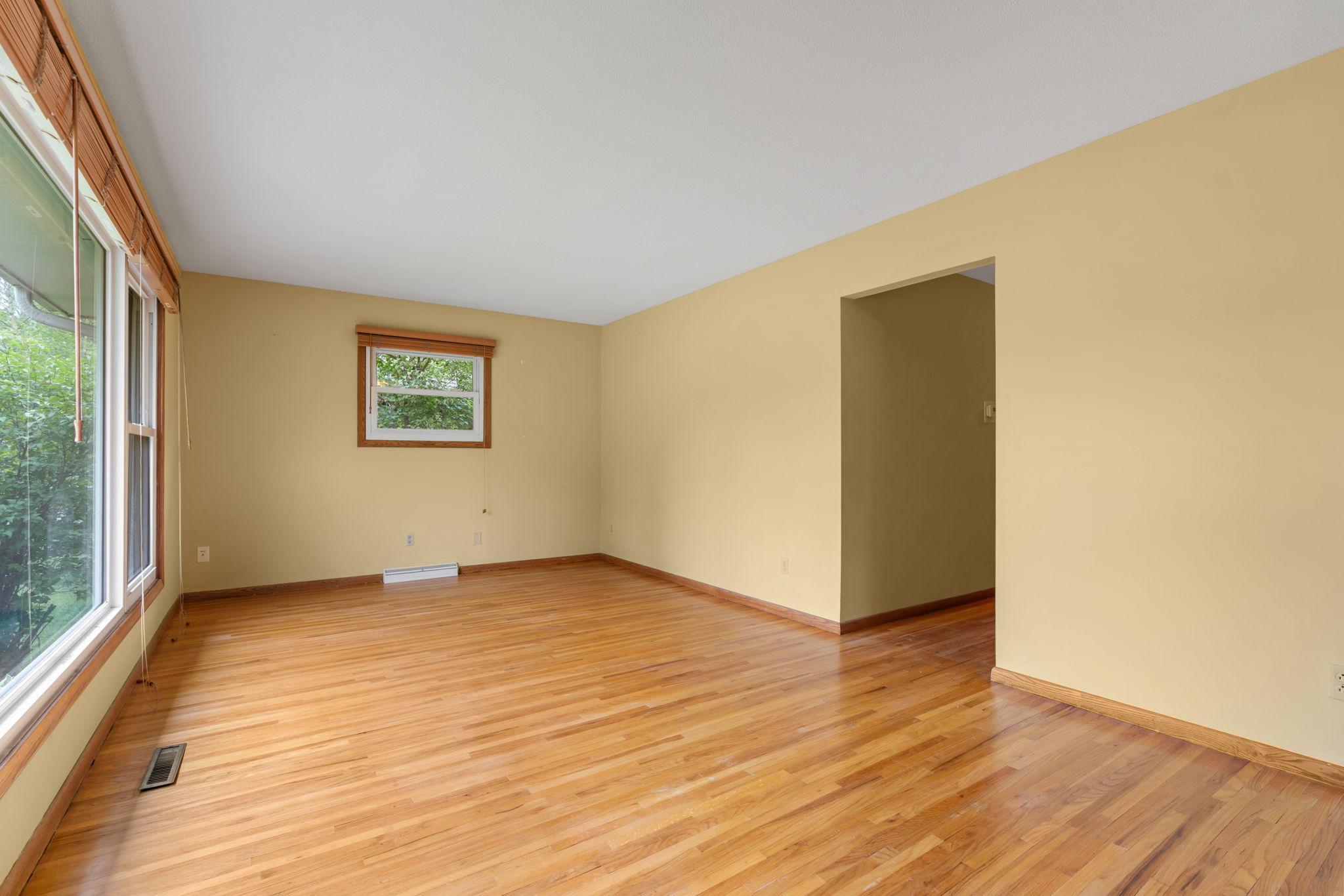 25-web-or-mls-4934 Minnesota St SE-25.jpg