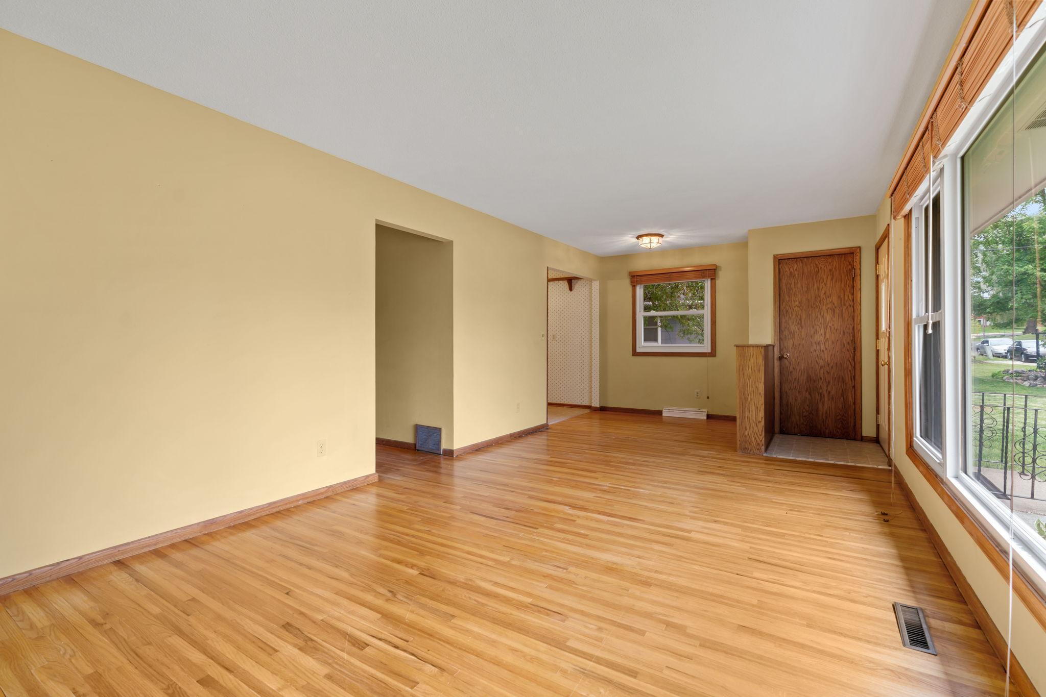 27-web-or-mls-4934 Minnesota St SE-27.jpg