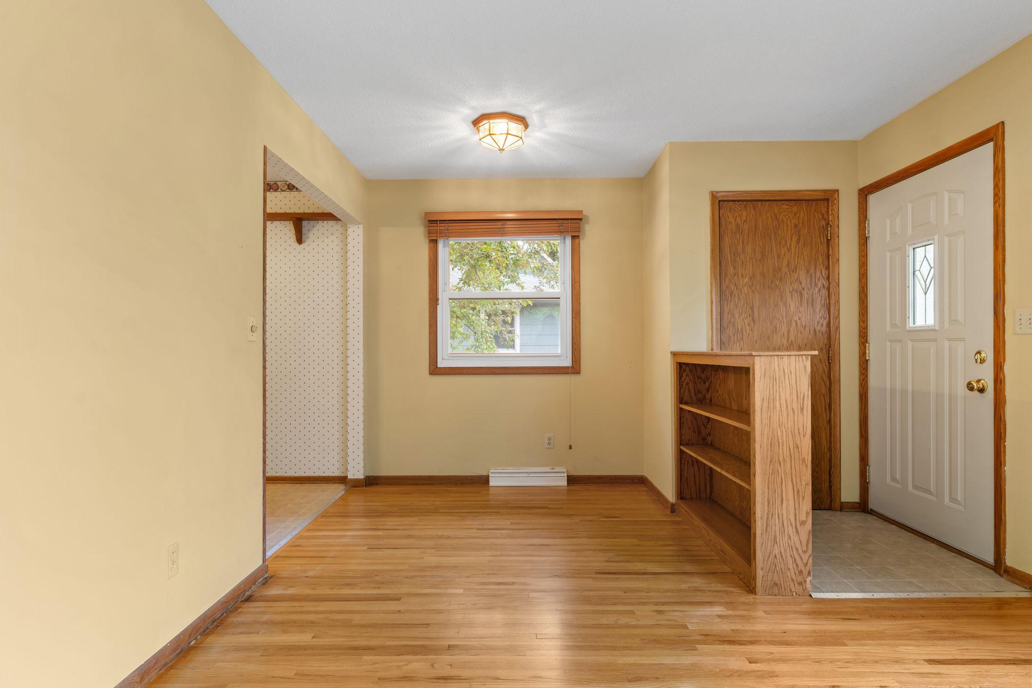 29-web-or-mls-4934 Minnesota St SE-29.jpg