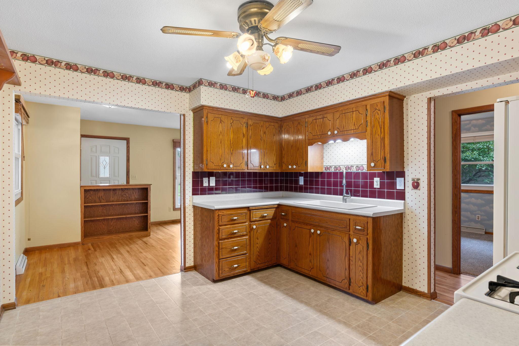 31-web-or-mls-4934 Minnesota St SE-31.jpg