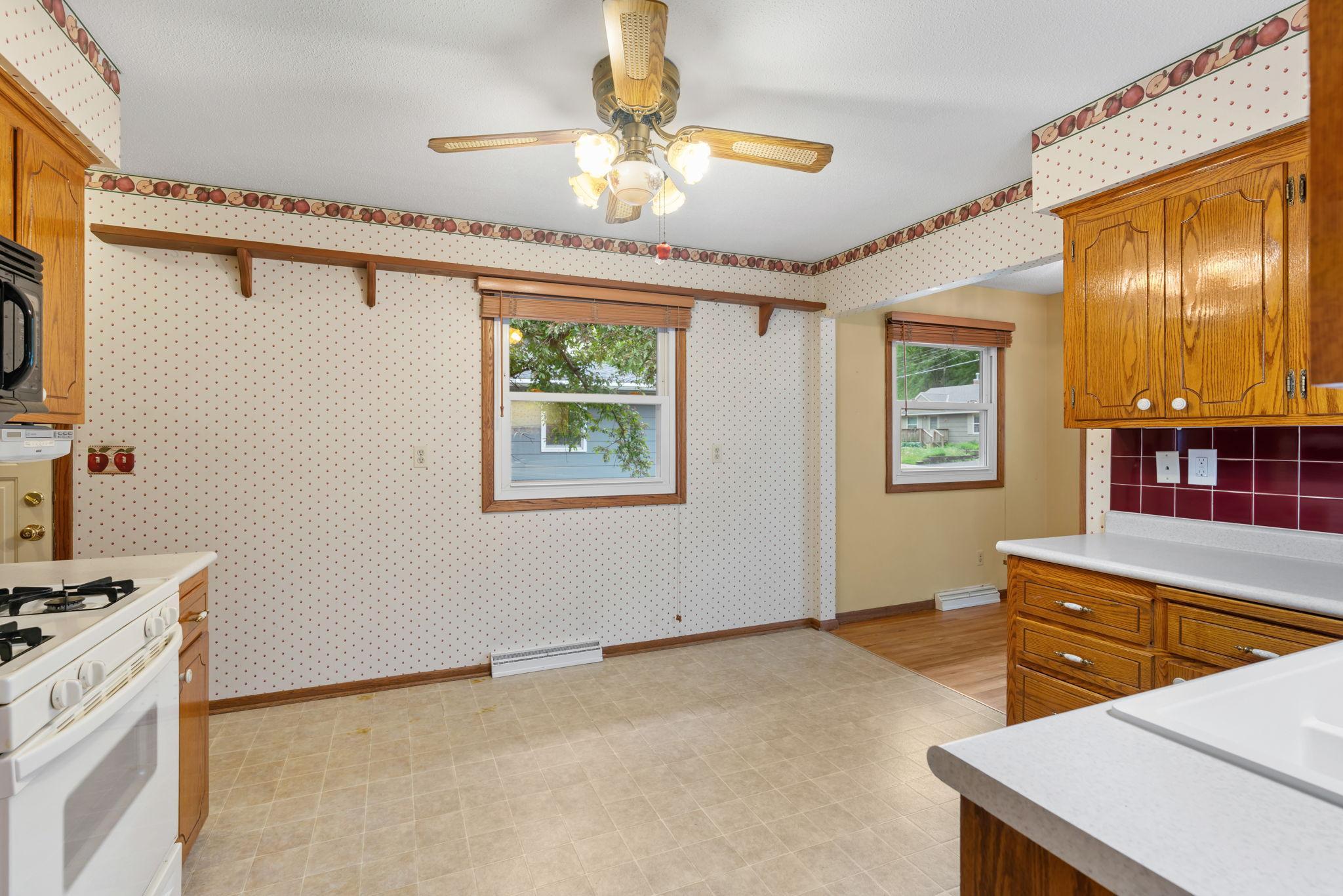 32-web-or-mls-4934 Minnesota St SE-32.jpg