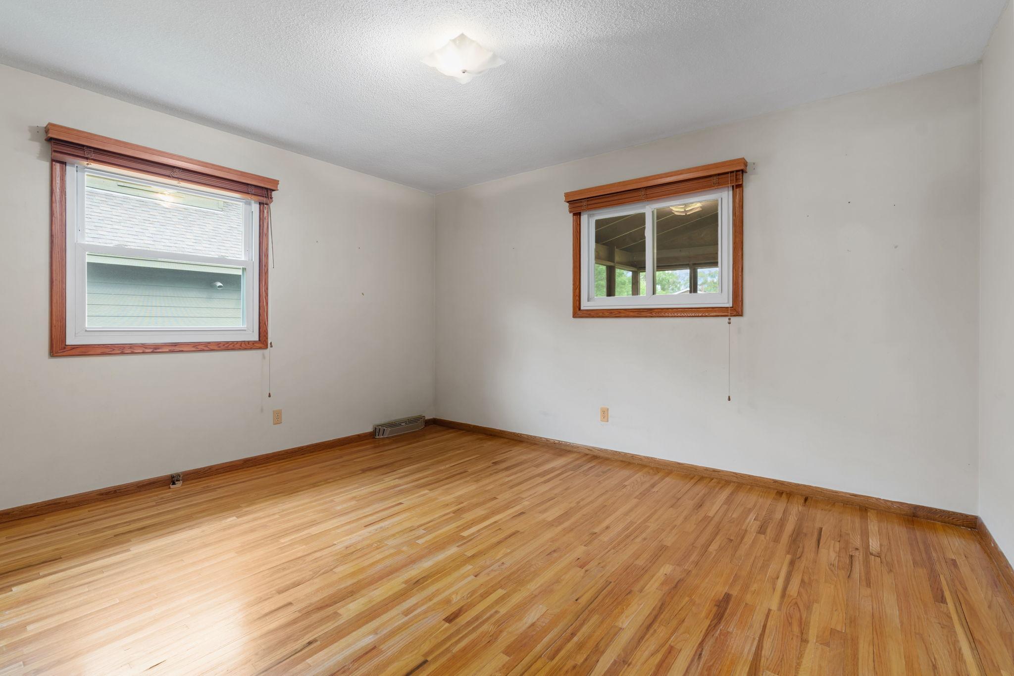 36-web-or-mls-4934 Minnesota St SE-36.jpg