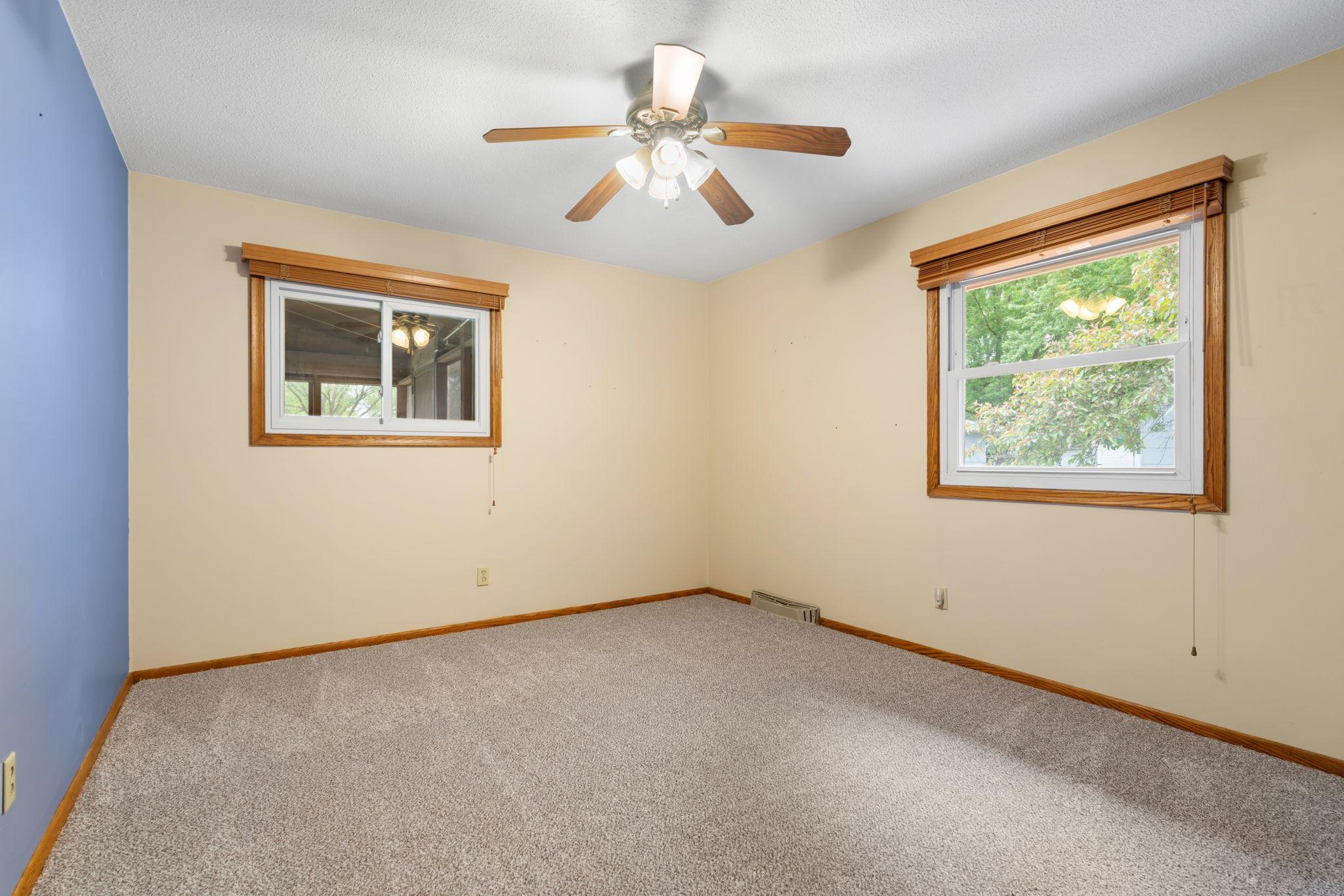 34-web-or-mls-4934 Minnesota St SE-34.jpg