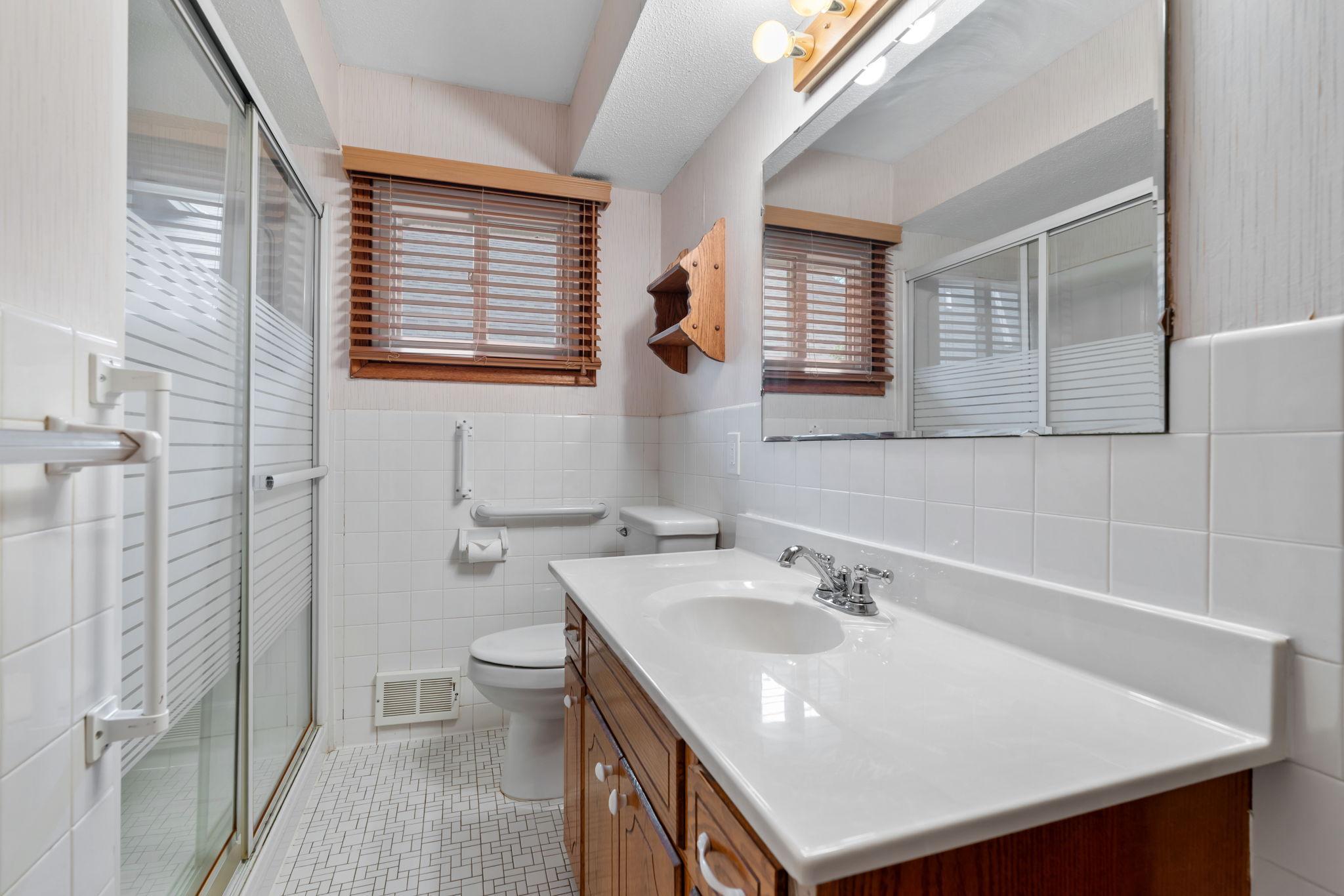 40-web-or-mls-4934 Minnesota St SE-40.jpg