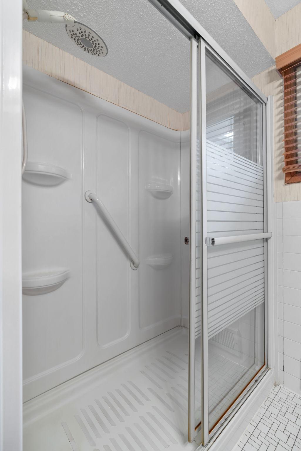 41-web-or-mls-4934 Minnesota St SE-41.jpg