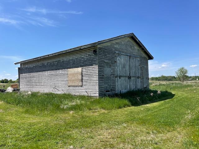 Corn crib