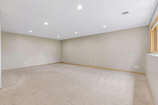 9009 Zanzibar Lane N, Maple Grove, MN 55311