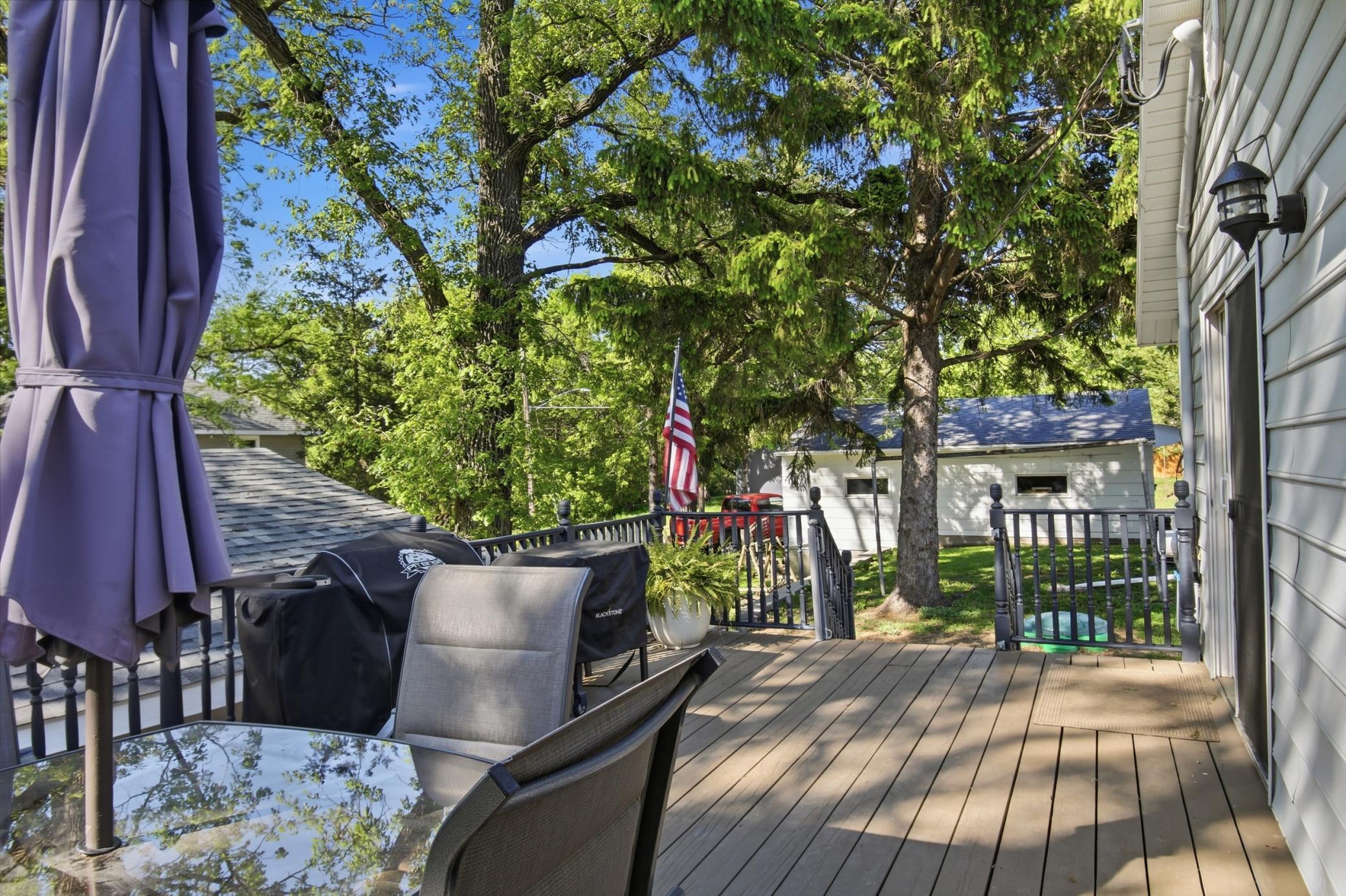 Beautiful deck!