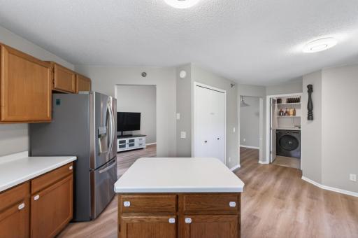 16_2494_Wilshire_1516_mls.jpg